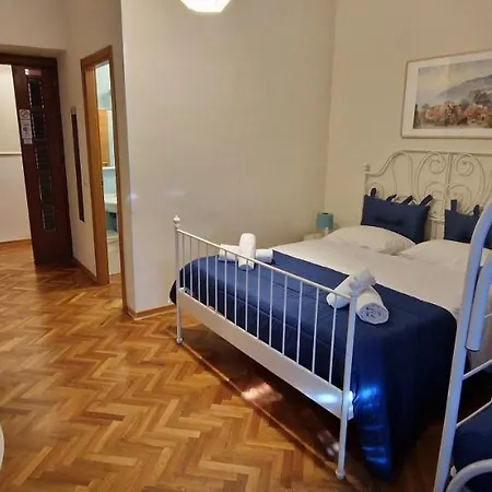 Affittacamere Napol-in 3*